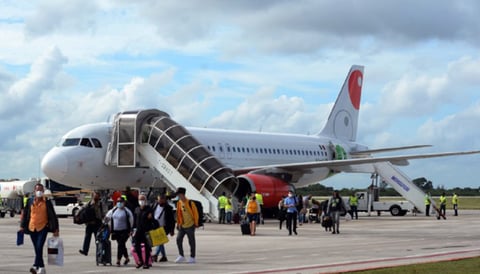 Aeropuerto de Camagüey Sostiene Vuelos Internacionales en Mayo a Pesar de Crisis de Combustible