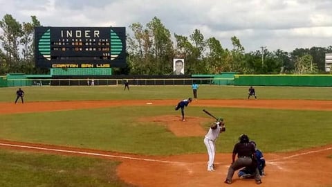 Juego de Béisbol Suspendido por Problemas de Transporte en Cuba