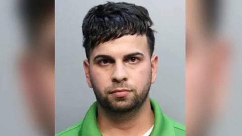 Cubano Arrestado en Walmart por Presunta Grabación en Baño