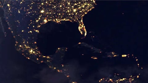 Cuba se sumerge en apagones récord mientras la escasez de combustible ahoga el país