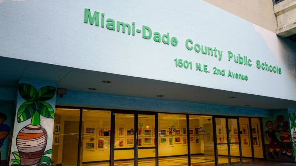 ¿Cerrando la cortina? Nueve escuelas de Miami-Dade dicen adiós entre achique de matrícula y auge chárter