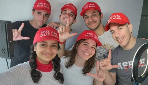 Activistas Cubanos Sufren Interrupciones Telefónicas Tras Apoyar a Creadora de Contenido