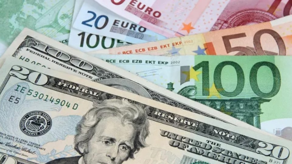 Dólar y Euro Bajan en Mercado Informal Cubano