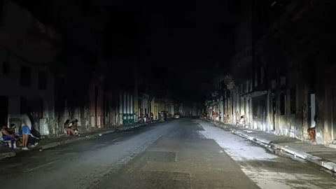 Fallas Eléctricas en Santiago: Familias Siguen a Oscuras por Rotura de Transformador
