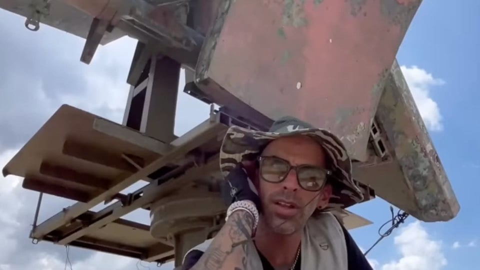 ¡Se Acabó el Chiste! Influencer Cubano Podría Caer 30 Años por Video de Ruinas Militares