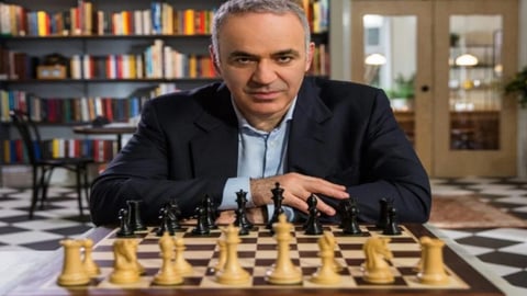 Kasparov Ironiza Apoyo Socialista a Cuba: "Intercambio" por Libertad