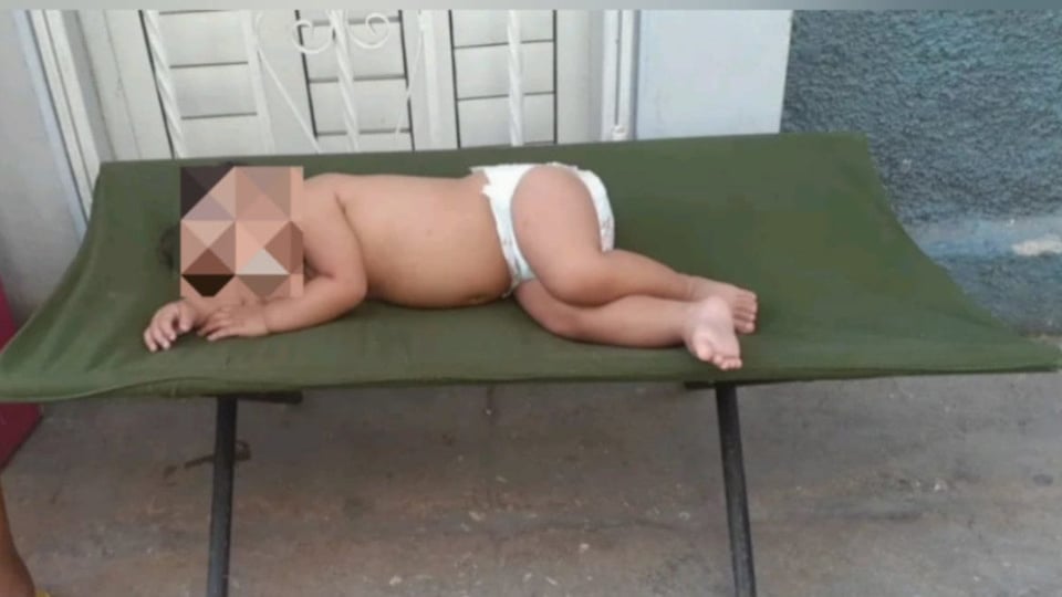 ¿Y la corriente pa' cuándo? Niño cubano duerme afuera por el calorón