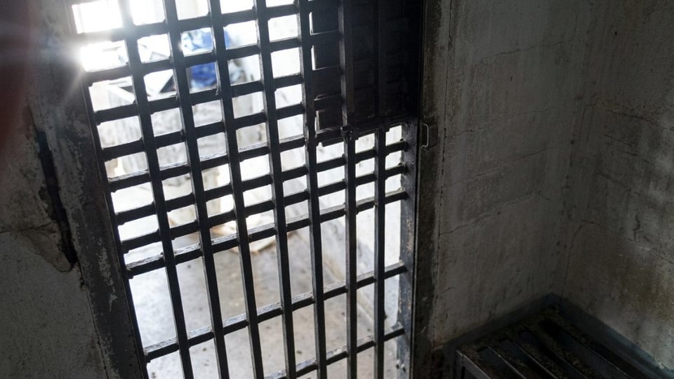 Video Revela Hacinamiento y Falta de Comida en Estación Policial de La Habana