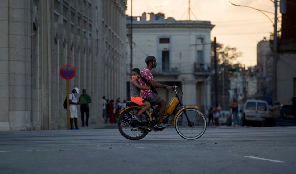 ¡Escándalo en La Habana! Bandas Juveniles a lo Loco: ¡De la Calle a la Cárce, con Químico y Machete!