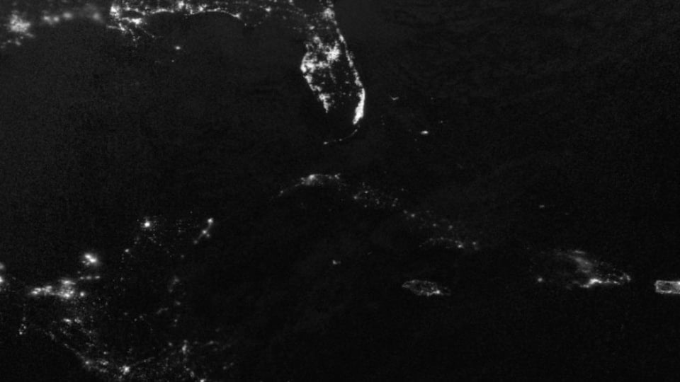 ¡Ay, mi madre! ¡La Luna nos delató! Cuba se apaga y se ve desde allá arriba