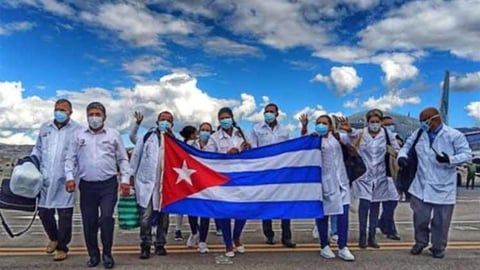 Médicos Cubanos Dejan Venezuela por Presión de EE.UU.