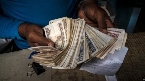 ¿Y con eso te da? Salario en Cuba: 8 euros al cambio y la vida por las nubes