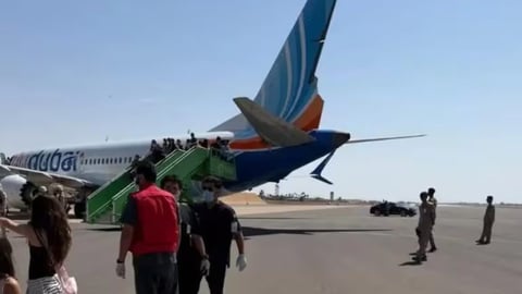 ¿Pelea a cuchillo entre pilotos hace caer avión? Vuelo de Flydubai aterriza de emergencia en Arabia Saudita