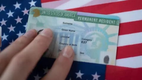 Errores en Green Card Podrían Frenar tu Residencia en EE.UU.