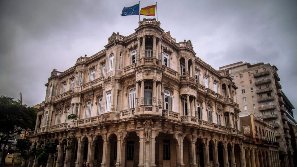 ¿Cerraron la puerta y se olvidaron de los inmigrantes? España les da un respiro hasta fin de año