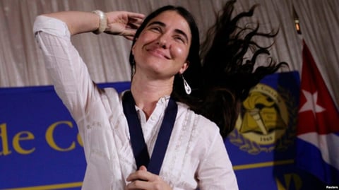 ¡Agárrate! A Yoani Sánchez la trancaron pa' que no llegara a la fiesta del yuma