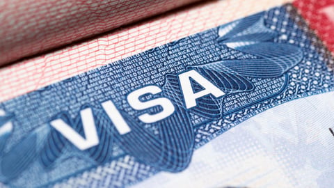 ¡Atención, familia! Residencia en EEUU más cerca para cónyuges e hijos de residentes gracias al Boletín de Visas