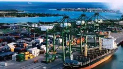 ¿Qué lío se armó en Miami por culpa de un cargamento pa' Cuba? ¡Licencias pa' fuera!