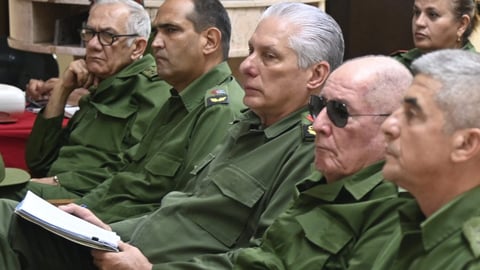 Díaz-Canel revisa refugios en La Habana en medio de tensiones