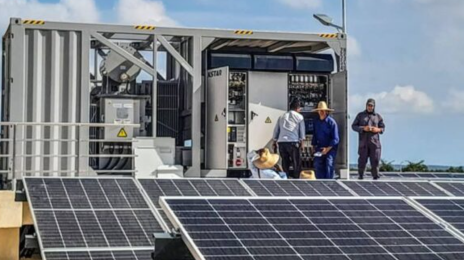 ¿Te instalas un panel solar en tu casa y te cobran en divisa? ¡Qué va, mi socio!
