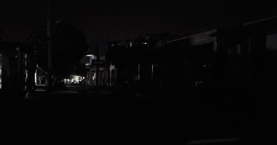 ¿Apagón en Moa? ¡La luz se fue y el barrio se encendió!