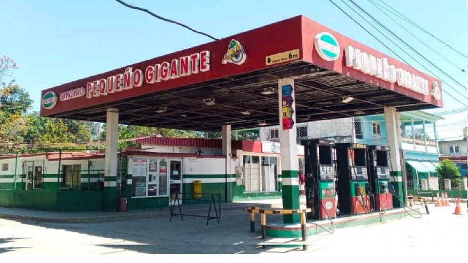 ¿Turnos pa' la gasolina? ¡En La Habana te venden hasta el aire!