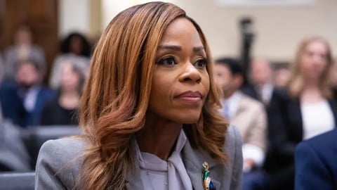 Congresista de Florida Renuncia Ante Acusaciones de Desvío Millonario de Fondos Federales