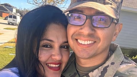 Veterano Pide Liberación de Esposa Detenida por Inmigración