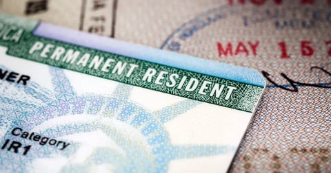 USCIS Enfrenta Retraso Histórico en Ley de Ajuste Cubano: Cientos de Miles de Solicitudes Pendientes