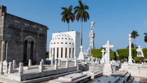Crisis Demográfica en Cuba: Muertes Superan Nacimientos y Jóvenes Emigran