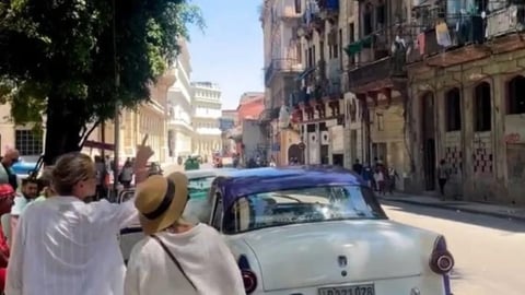 Turistas Rusos Huyen de Cuba Tras Tres Días por Apagones y Escasez