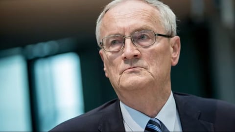 ¿Qué se robaba el Jefe de espías de Alemania que ahora está preso por traidor?