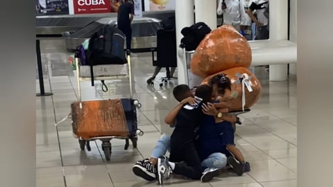 Emotivo reencuentro de madre cubana con sus hijos tras casi cuatro años
