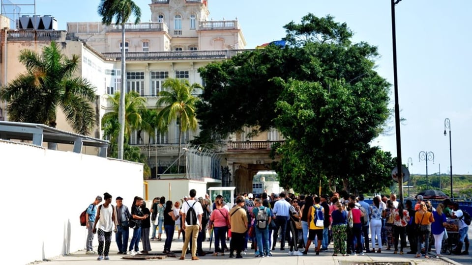 ¿Peligro en la Ley de Nietos? EE.UU. Investiga si Entran Criminales con Pasaporte Español