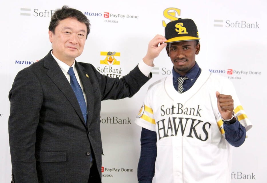 Jonathan Moreno: El joven cubano que aterriza en Japón para brillar con los SoftBank Hawks