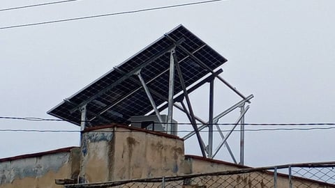 Roban paneles solares de ETECSA y dejan a 900 usuarios sin servicio en Santiago de Cuba