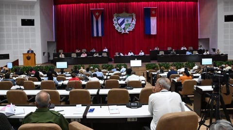 El Necio arremete contra diputados cubanos por dudas ante reformas económicas