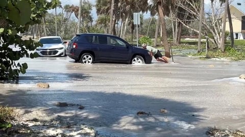Isaias Deja Cuatro Muertos al Azotar Florida y Avanzar por el Sureste de EE.UU.