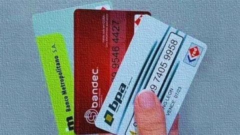 Profesional de la Salud Denuncia Precariedad y Dificultad para Acceder a Efectivo en Cuba