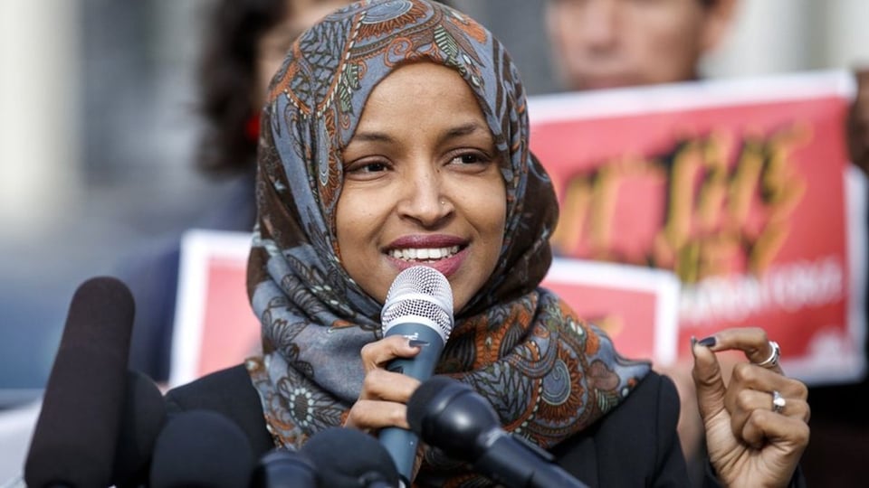 ¿Le cayeron los federales a Ilhan Omar en su casa? ¡Escándalo en Washington!