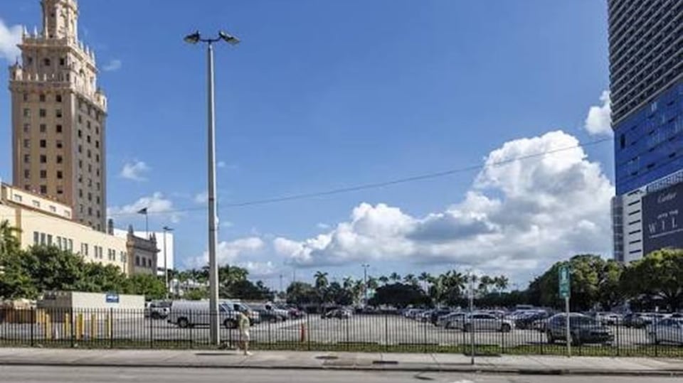 ¿Y ahora quién podrá defender la escuela? Florida le cierra la puerta a indocumentados