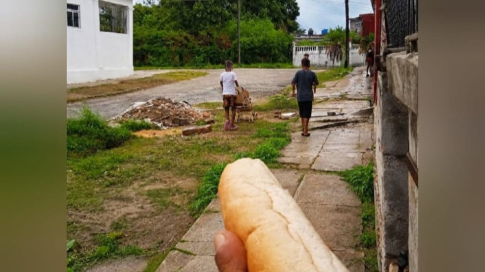 ¿Y los juguetes? Niños de 11 años en Cuba venden pan en la calle para ayudar a sus madres