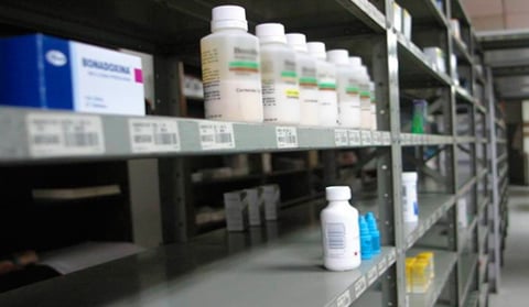 ¿Y tú supiste? Cuba le compra medicinas a los 'yanquis' mientras el hospital se cae a pedazos