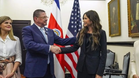 Costa Rica y EE.UU. pactan recibir migrantes deportados bajo acuerdo voluntario