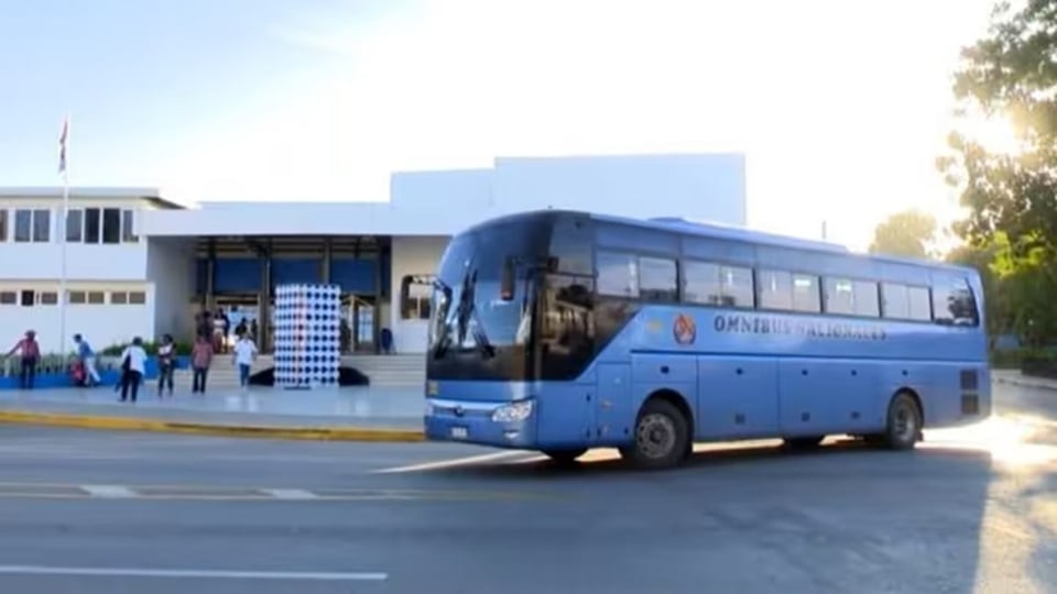 ¿Se acabaron los viajes? Cuba ajusta los viajes interprovinciales con nuevo sistema de prioridades y menos buses