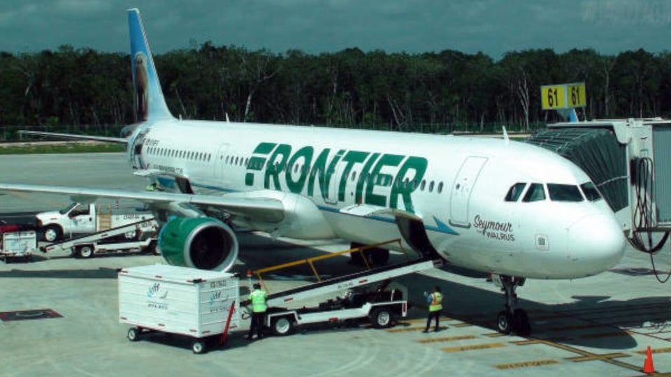 Cuatro tripulantes de Frontier enferman misteriosamente en pleno vuelo
