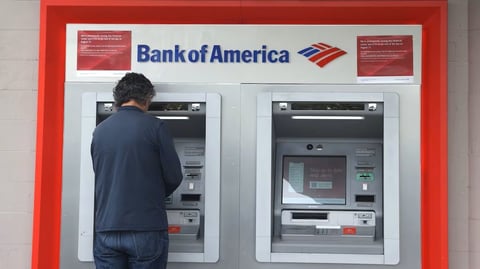 EE.UU. Refuerza Controles Bancarios para Detectar Irregularidades Migratorias y Financieras
