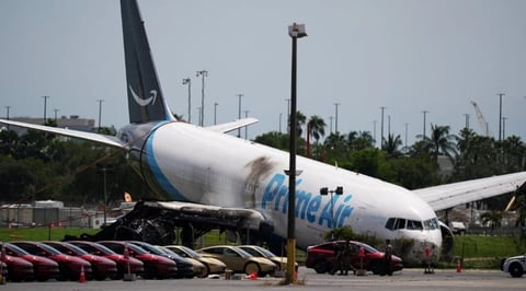 Tragedia en Miami: Avión de Amazon Air se sale de pista y cobra la vida de cinco cubanos