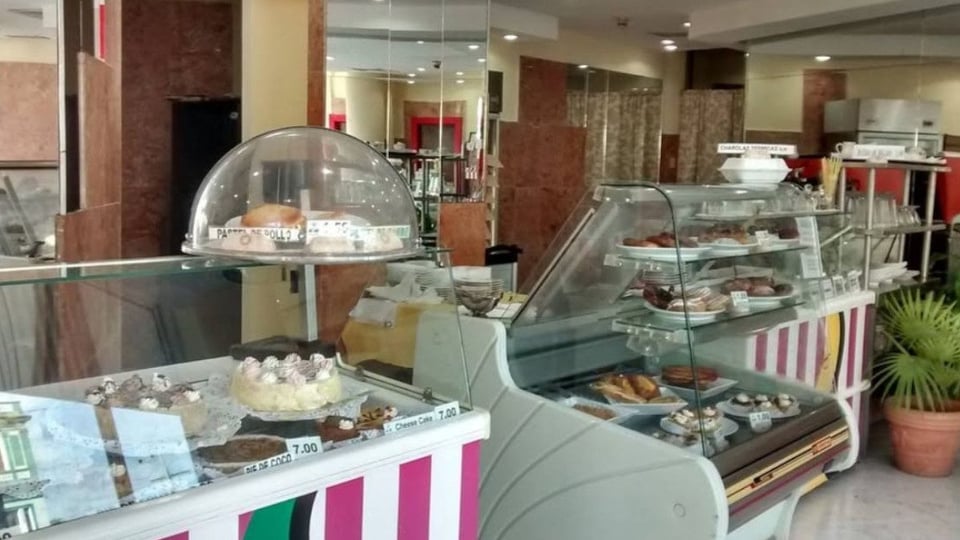 ¿Se acabó lo que se daba? El Habana Libre te cobra en DÓLARES y el cubano en pesos se quedó mirando