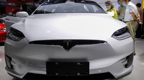 ¡Elon Musk Le Da Jaqueca a Tesla! ¡Bye Carros, Hola Robots!